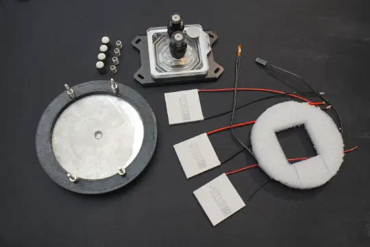 Stacking Peltier Modules to Build a Small Cloud Chamber