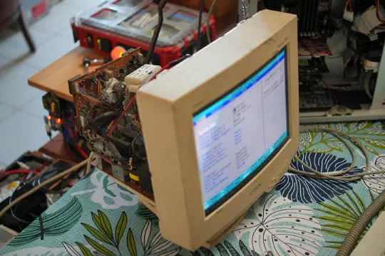 Dumpster Rescue: Sony CPD-15SF1 14" CRT Monitor