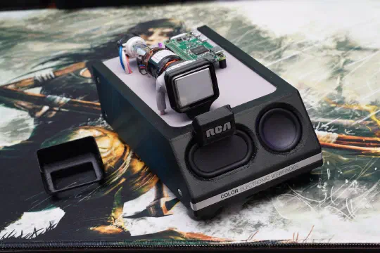 Beam Index CRT Technology Inside a Camera Viewfinder