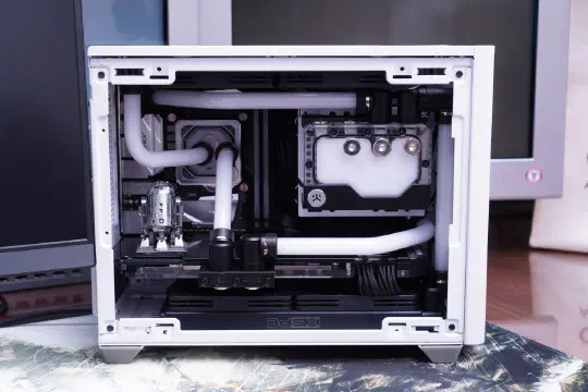 Cooler Master NR200P SFF Watercooling Build