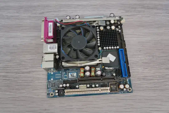 ITX Pentium M 770 Build: 886LCD-M 533MHz FSB mod