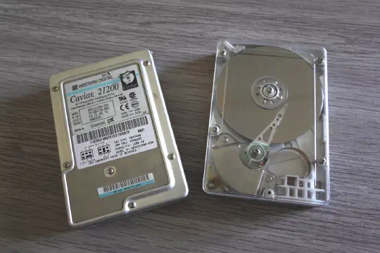 A DIY Transparent Cover for an Old IDE Hard Drive